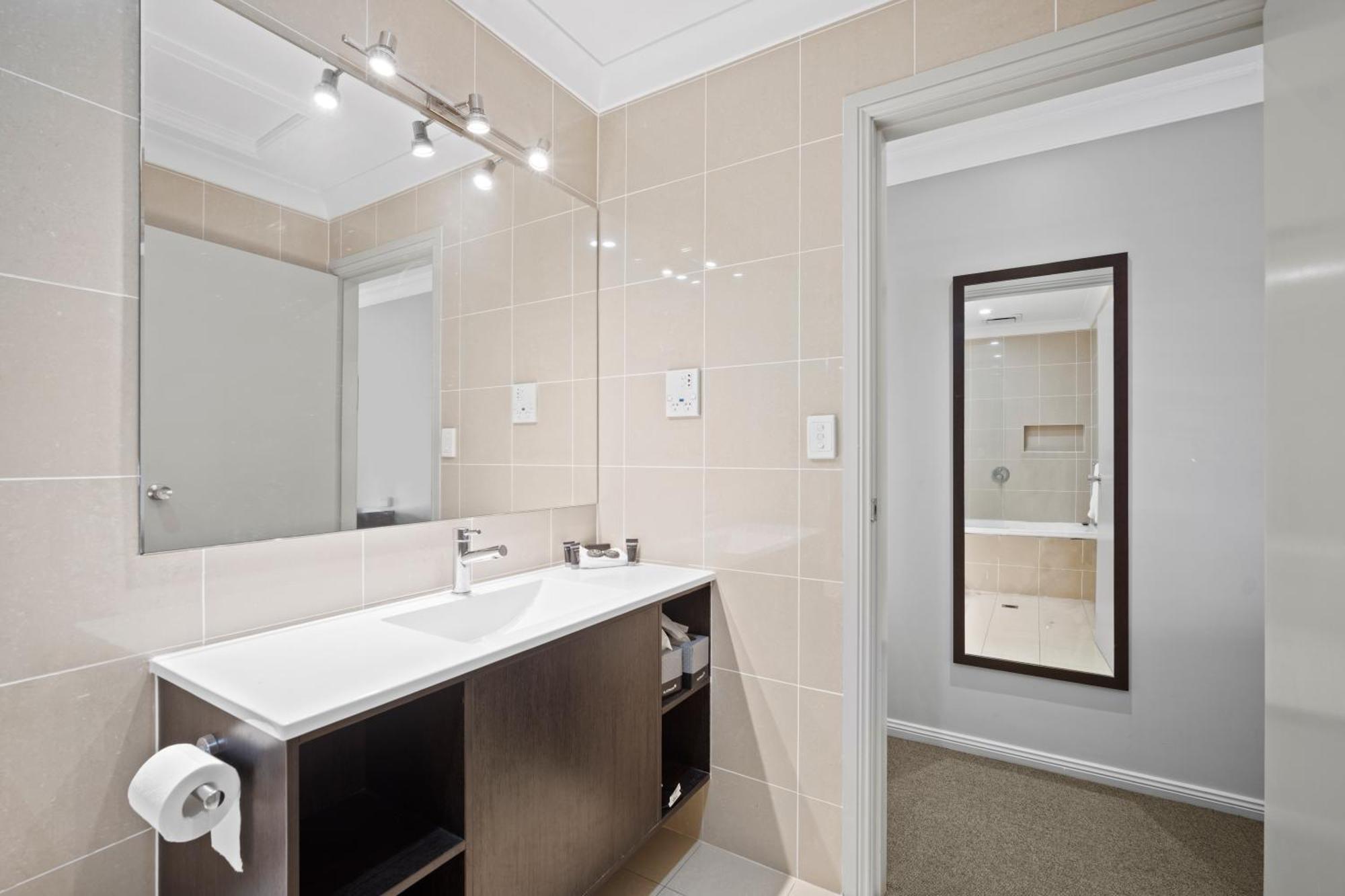 Carlyle Suites & Apartments Wagga Wagga Ngoại thất bức ảnh